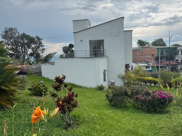 Exclusive Country House in Gated Community | Vereda Bajo Tablazo