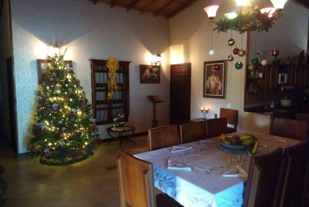 Exclusiva Casa Campestre Colonial en Parcelación El Paraíso, Copacabana