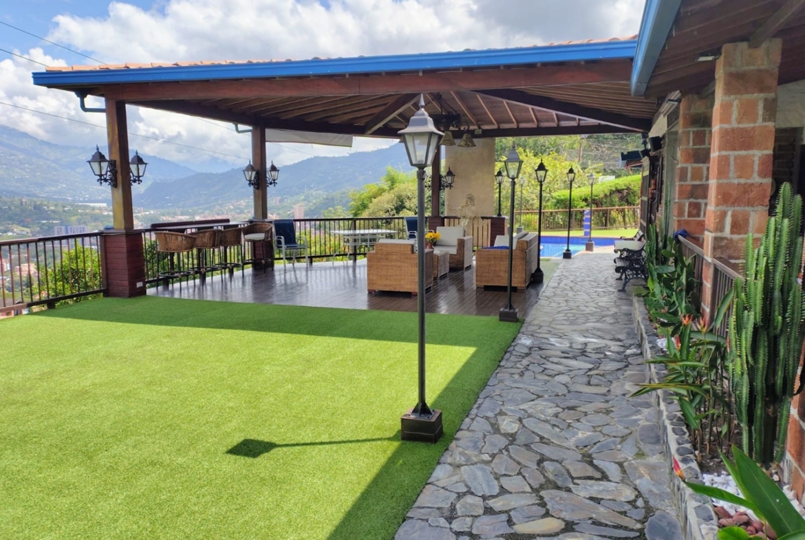 Exclusiva Casa Campestre Colonial en Parcelación El Paraíso, Copacabana