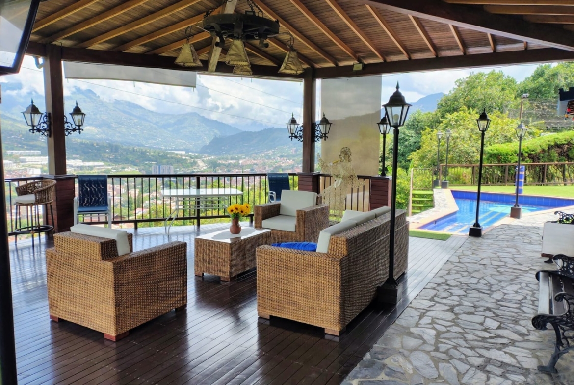 Exclusiva Casa Campestre Colonial en Parcelación El Paraíso, Copacabana