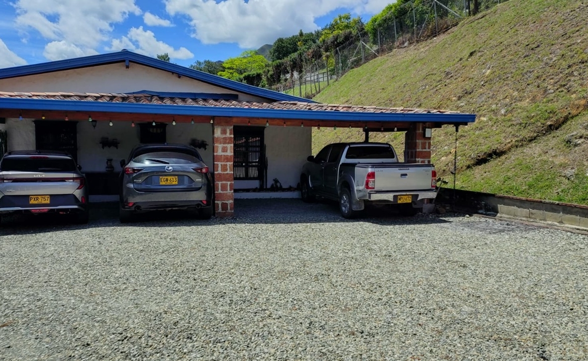 Exclusiva Casa Campestre Colonial en Parcelación El Paraíso, Copacabana