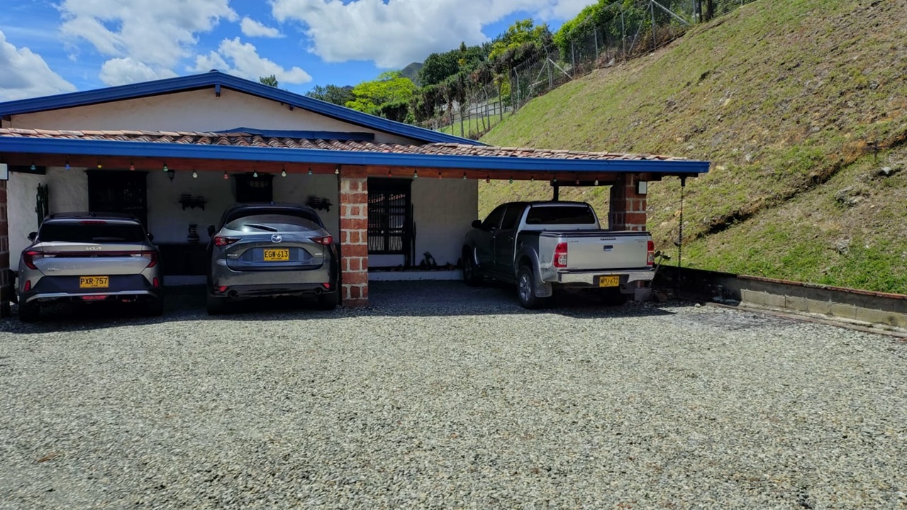 Exclusiva Casa Campestre Colonial en Parcelación El Paraíso, Copacabana