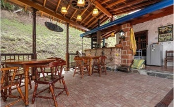Exclusiva Casa Campestre Colonial en Parcelación El Paraíso, Copacabana