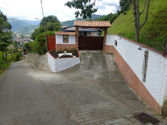 Exclusive Colonial Country Estate in El Paraíso Gated Community, Copacabana