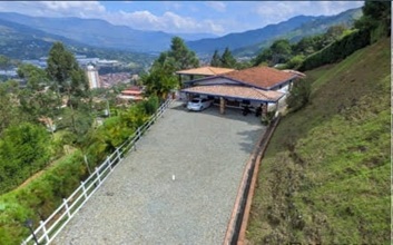Exclusiva Casa Campestre Colonial en Parcelación El Paraíso, Copacabana