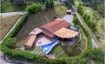 Exclusiva Casa Campestre Colonial en Parcelación El Paraíso, Copacabana