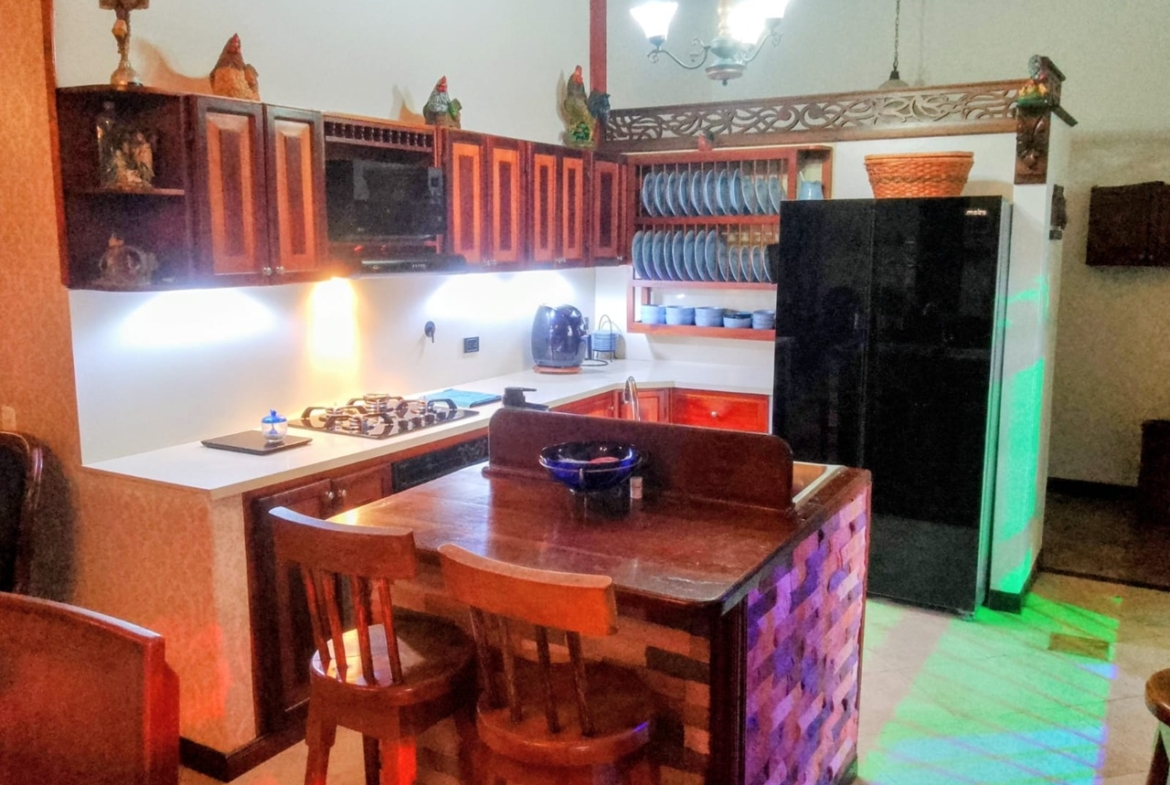 Exclusiva Casa Campestre Colonial en Parcelación El Paraíso, Copacabana