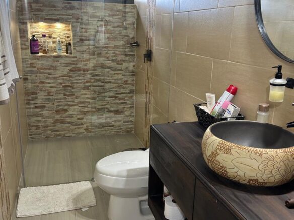 Exclusive Country House in El Paraíso Gated Community, Copacabana