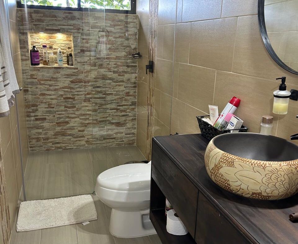 Exclusive Country House in El Paraíso Gated Community, Copacabana