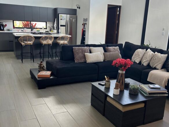 Exclusive Country House in El Paraíso Gated Community, Copacabana