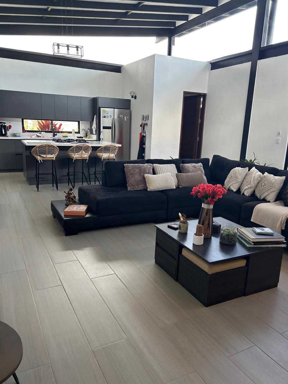 Exclusive Country House in El Paraíso Gated Community, Copacabana