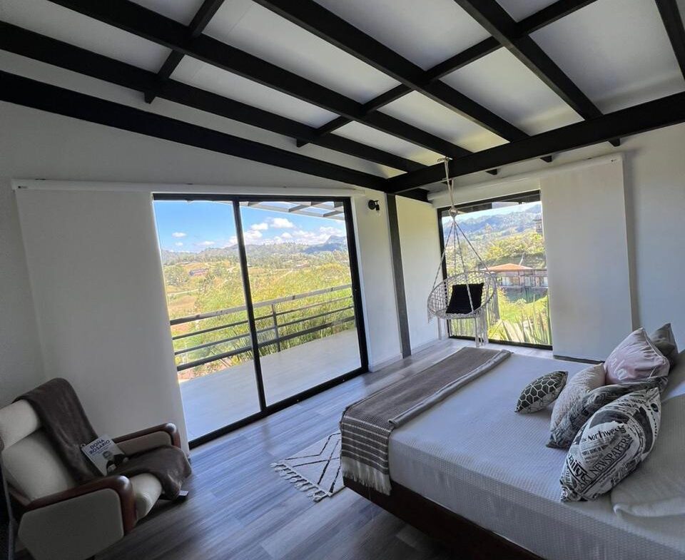 Exclusive Country House in El Paraíso Gated Community, Copacabana