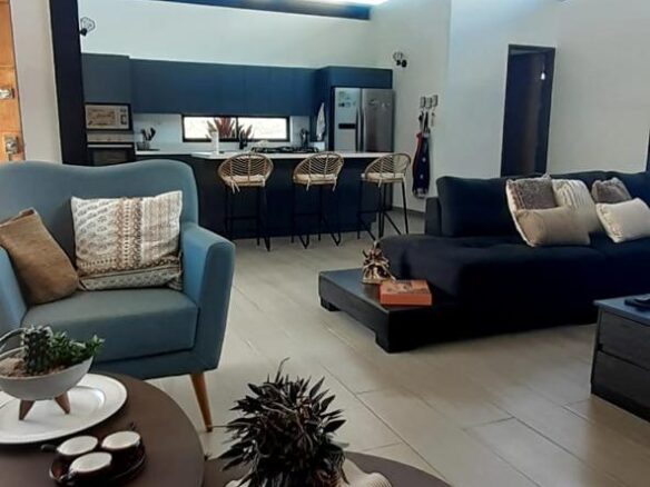 Exclusive Country House in El Paraíso Gated Community, Copacabana