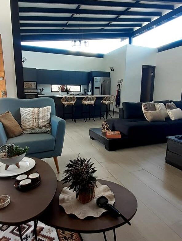Exclusive Country House in El Paraíso Gated Community, Copacabana