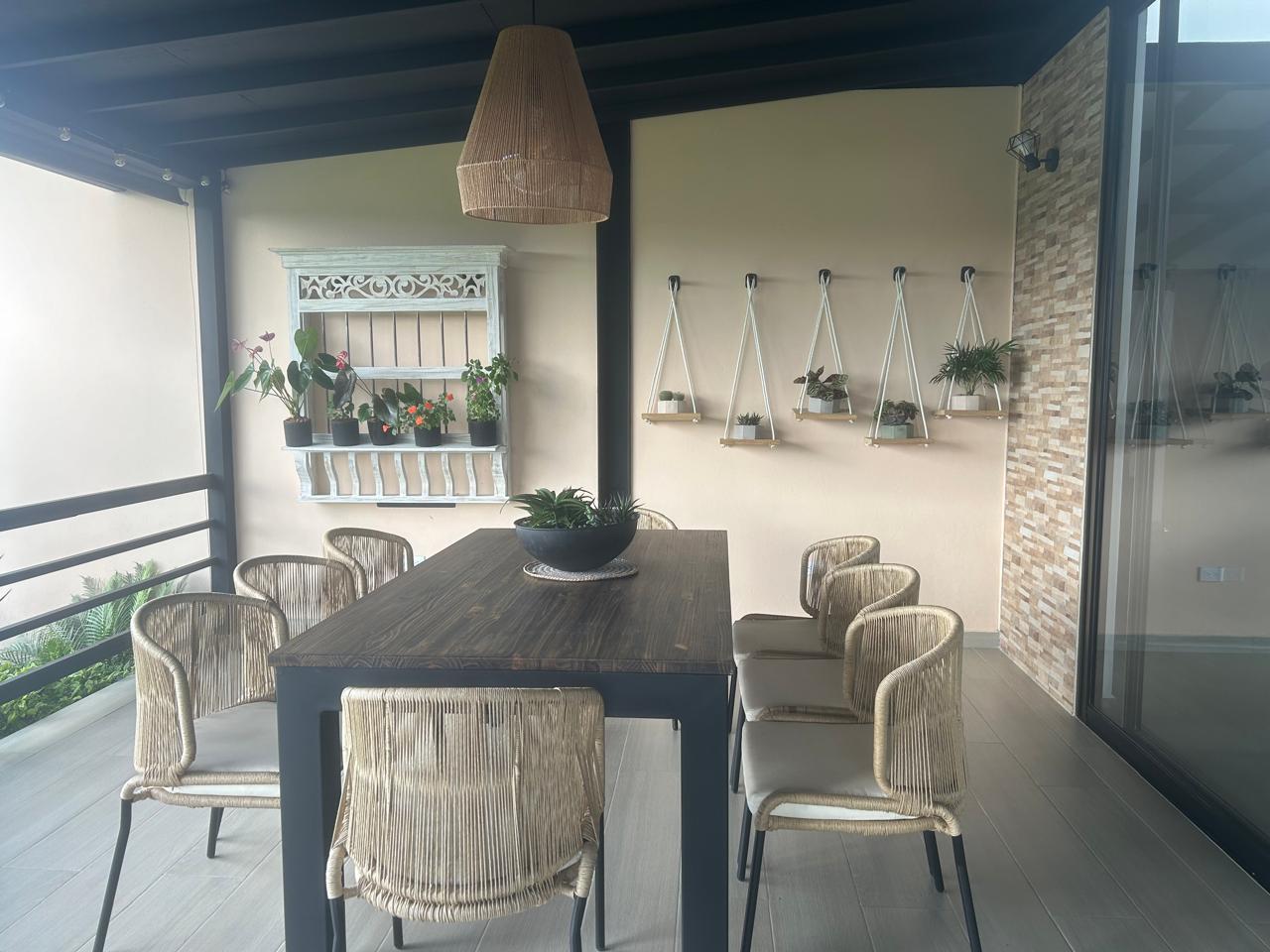 Exclusive Country House in El Paraíso Gated Community, Copacabana
