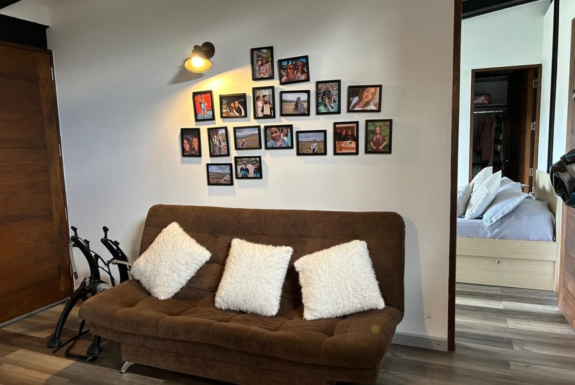 Exclusive Country House in El Paraíso Gated Community, Copacabana
