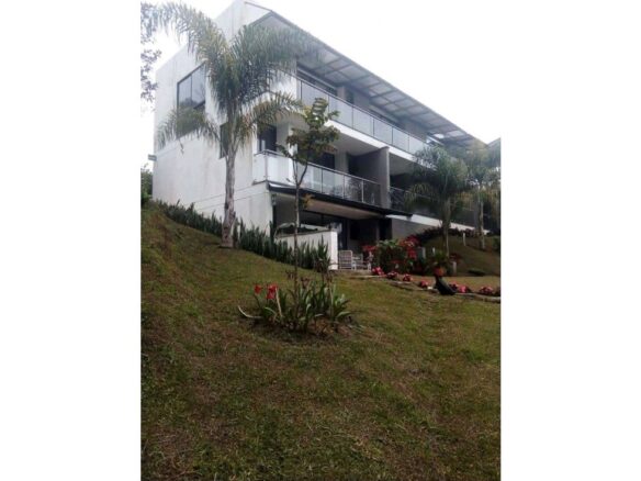 Senior Living Hotel for Sale – El Peñol, Antioquia